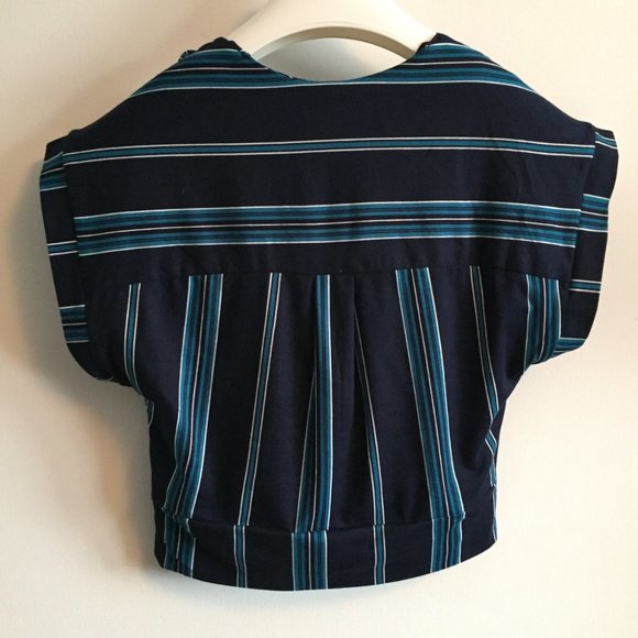 ❤️4/$20 MONTEAU crop top sz M - Picture 2 of 5